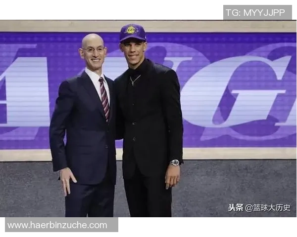 朗佐鲍尔与拉塞尔的巅峰对决谁能在赛场上笑到最后